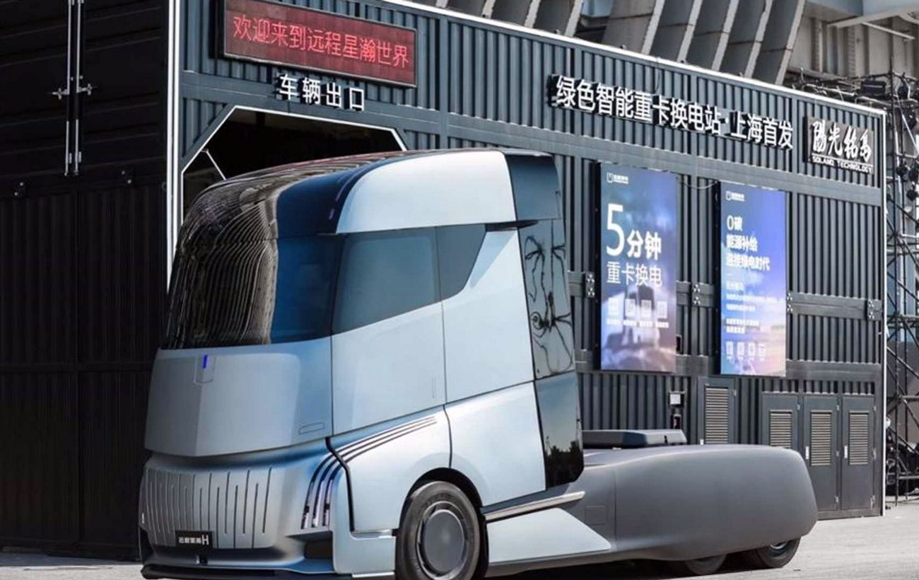 "Стиралка" и огромный дисплей в кабине: Geely готовит электрогрузовик в конкуренты Tesla Semi